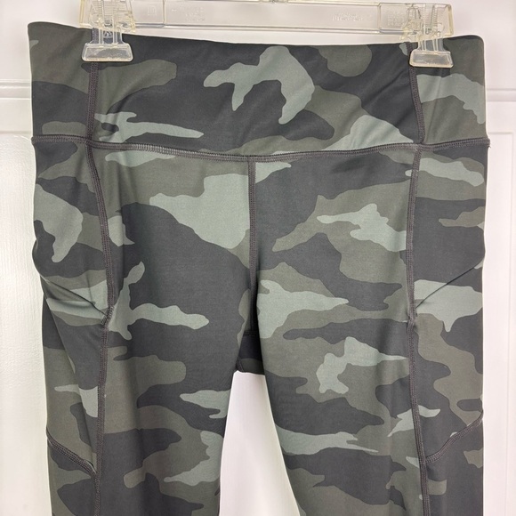 Athleta Green and Black Camo Contender 7/8 Tight Leggings Size Medium - Picture 3 of 10